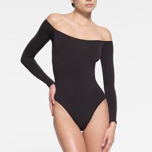 SKIMS ESSENTIAL OFF THE SHOULDER ESSENTIAL BODYSUIT SZ SMALL